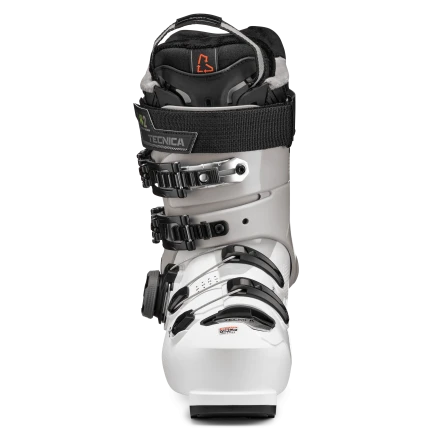 Even though most of the Mach Boa 95 is white there are a few black pops on the buckles, power strap and the BOA system