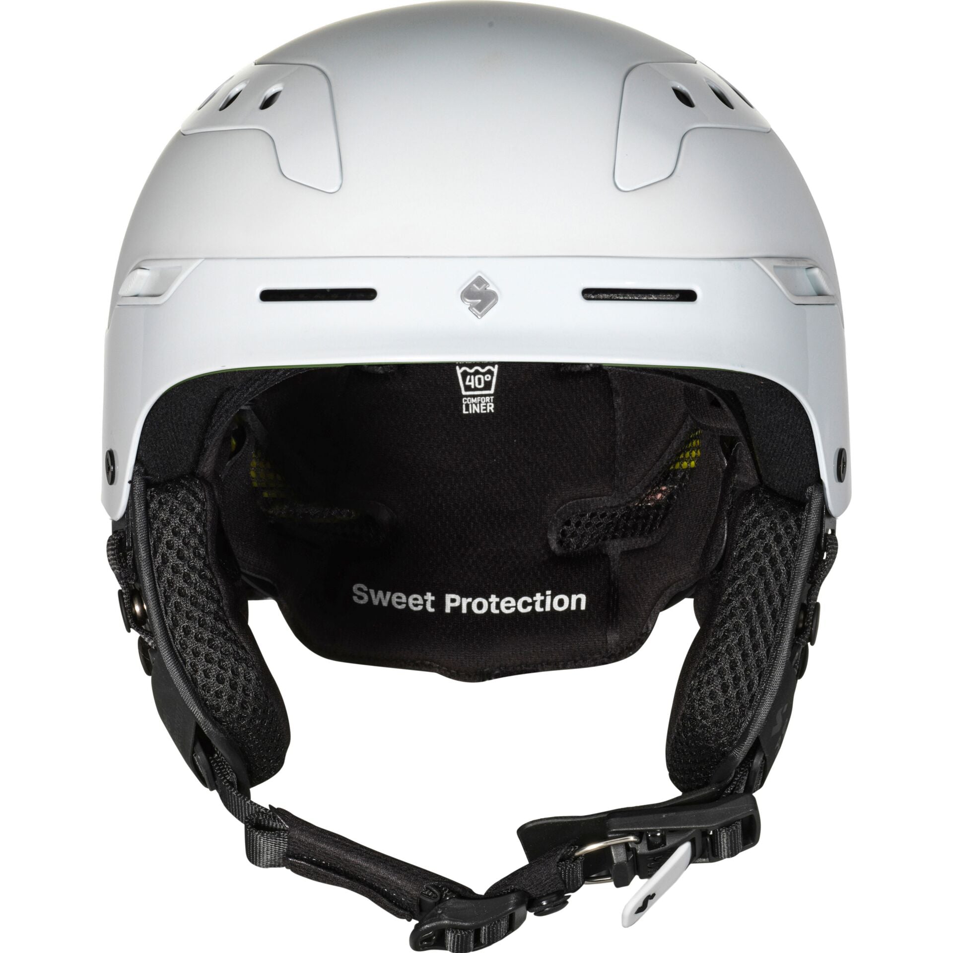 There are 2 lateral vents that help to keep the head cool woith this Sweet ski helmet