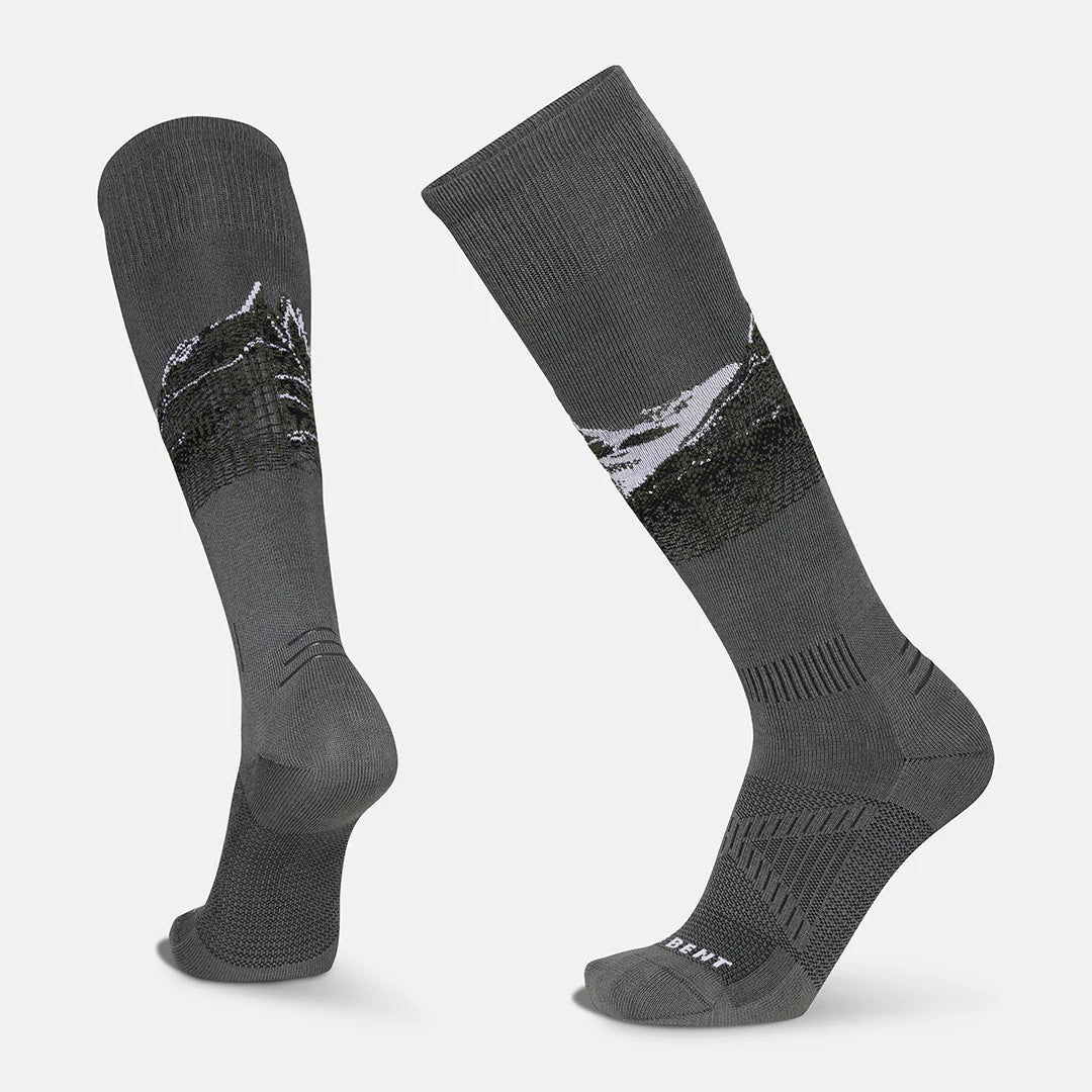 Wool ski socks are the best option for skiing