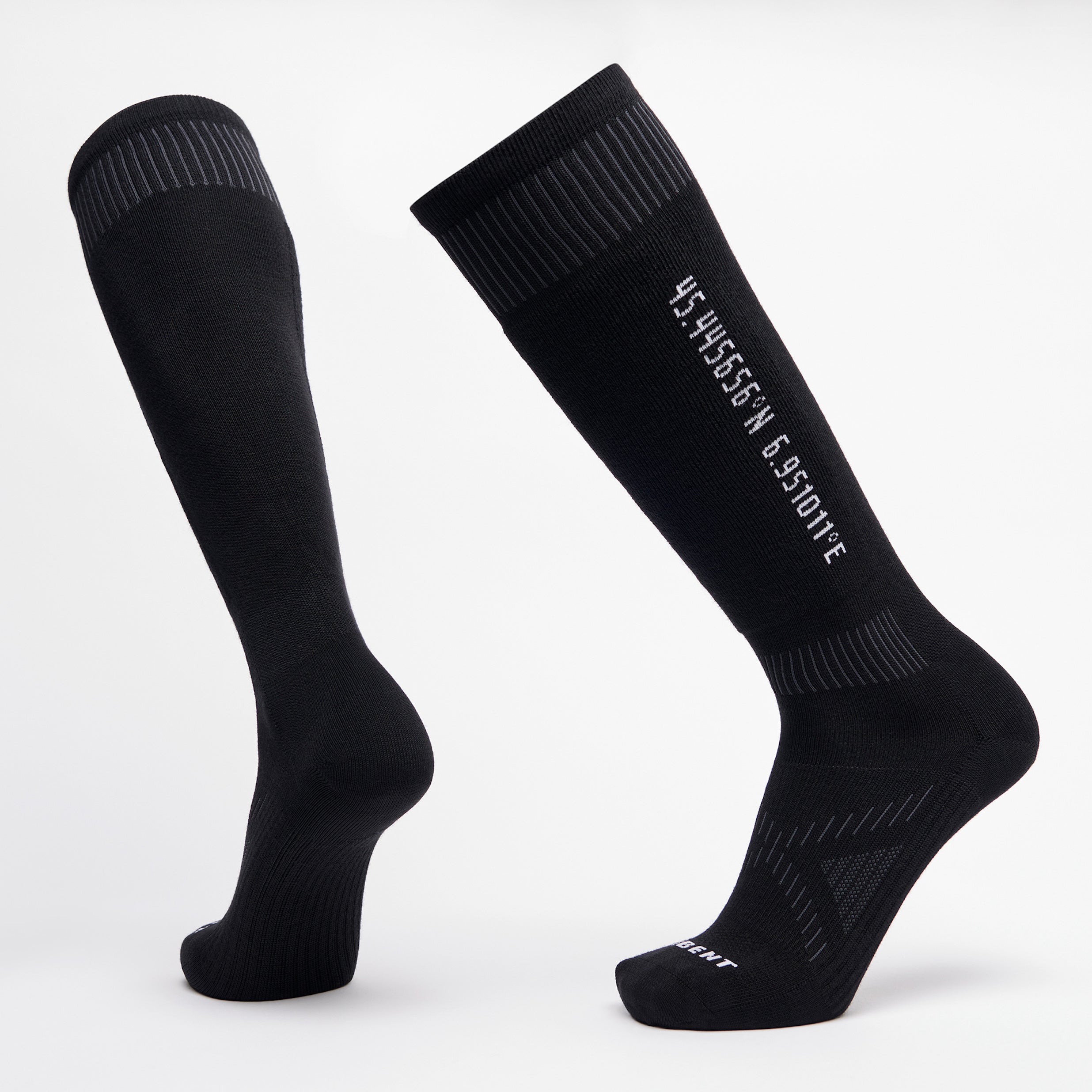 Black ski socks with cushion, ultra light and white coordinates inscribed on the side.