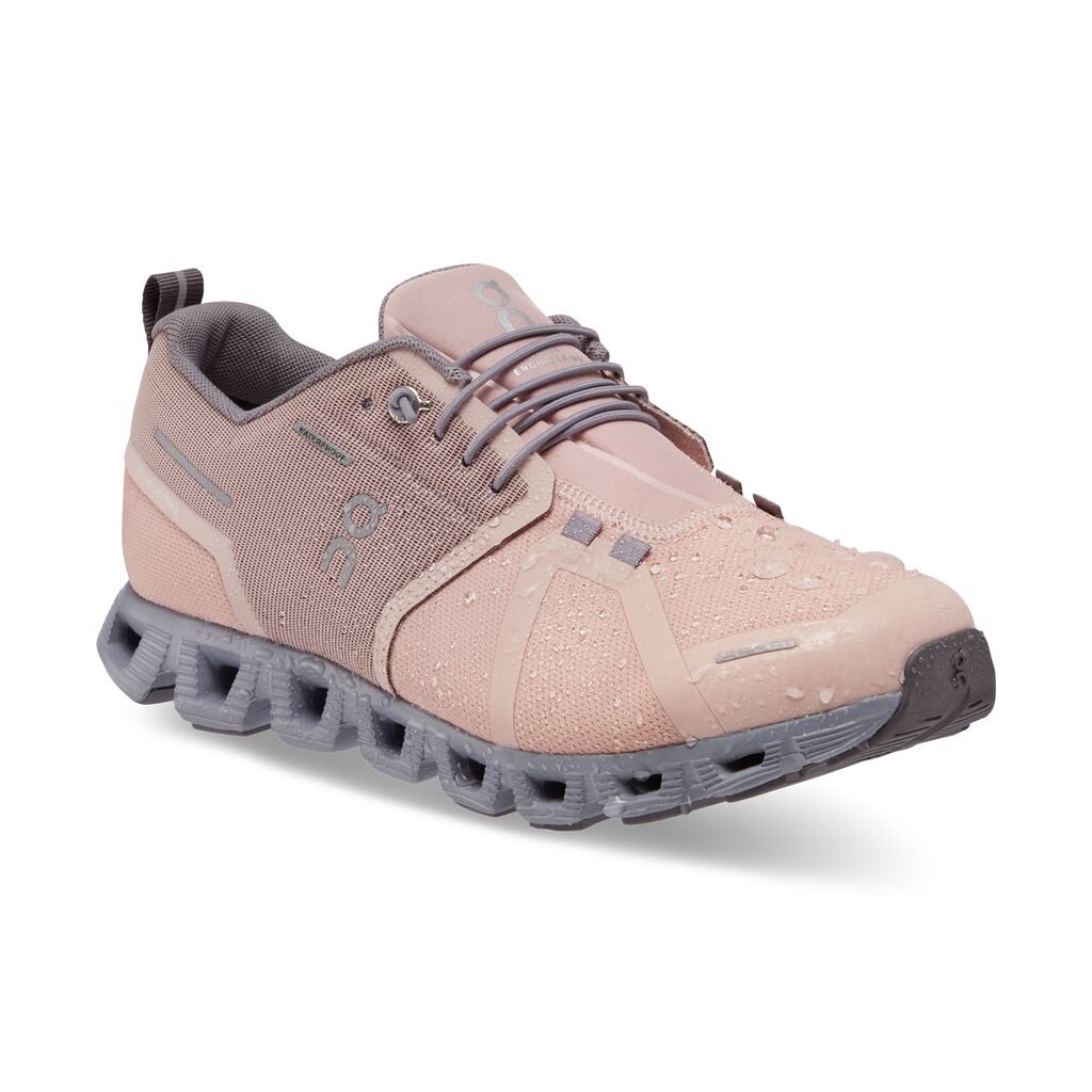 Stay visible under grey skies and after dark with the Cloud 5 Waterproof's reflective elements carefully positioned for high visibility in low light.